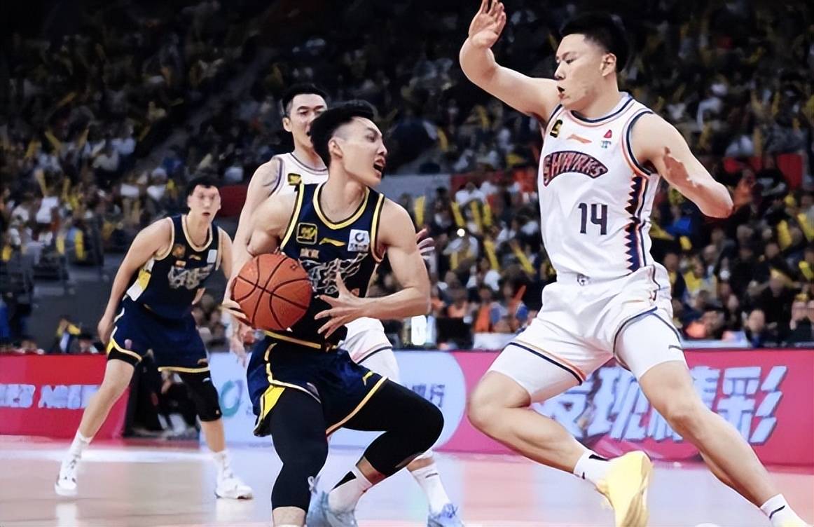 上海男篮迅速反击，稳固领先优势