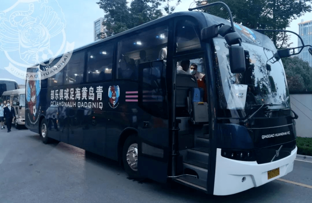 包含青岛黄海客场逆转胜利，三分收入囊中的词条