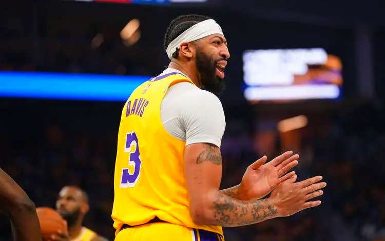 浓眉哥迎来十五赛季高光表现，加拿大队球迷沸腾！